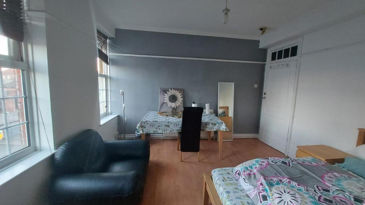 London Edgware Station Apartment ภายนอก รูปภาพ
